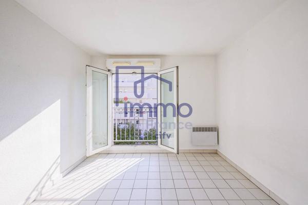 Studio en étage avec ascenseur