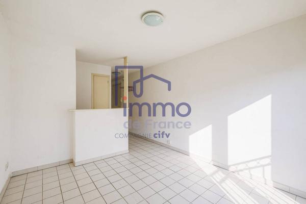 Studio en étage avec ascenseur