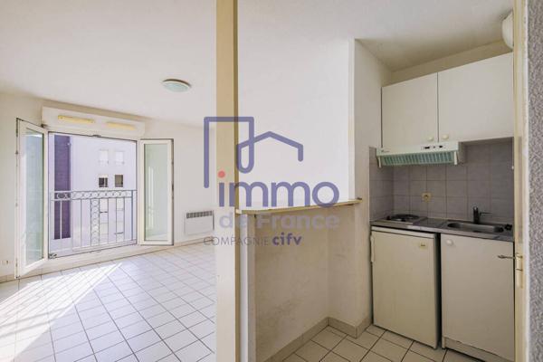 Studio en étage avec ascenseur