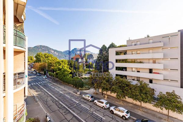 Studio en étage avec ascenseur