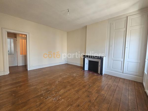Location
                Bureaux251,8 m² - 8 Pièces -
                    AGEN (47000)