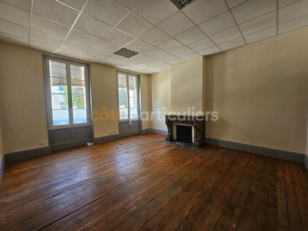 Location
                Bureaux251,8 m² - 8 Pièces -
                    AGEN (47000)