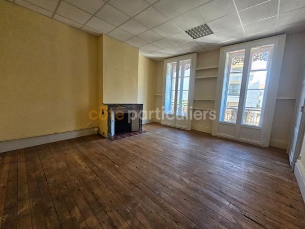 Location
                Bureaux251,8 m² - 8 Pièces -
                    AGEN (47000)