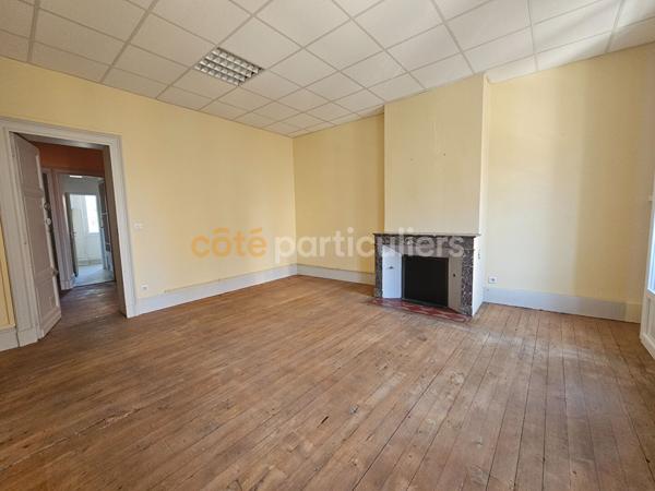 Location
                Bureaux251,8 m² - 8 Pièces -
                    AGEN (47000)