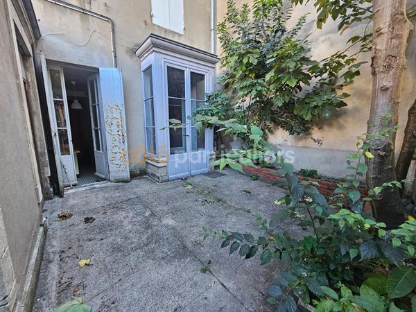 Location
                Bureaux251,8 m² - 8 Pièces -
                    AGEN (47000)