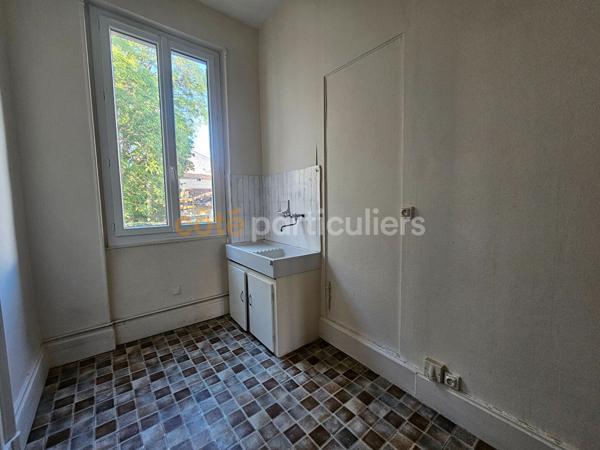 Location
                Bureaux251,8 m² - 8 Pièces -
                    AGEN (47000)