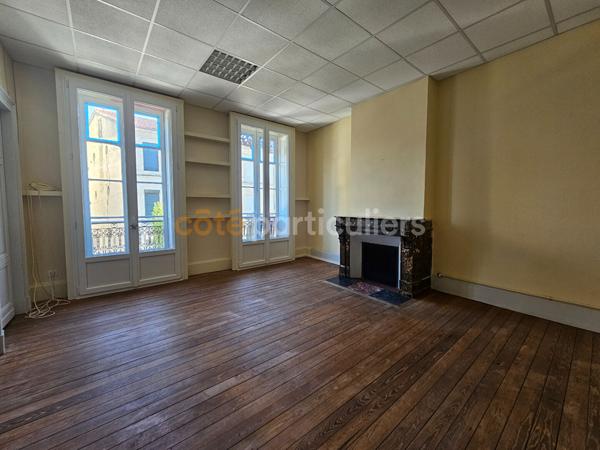 Location
                Bureaux251,8 m² - 8 Pièces -
                    AGEN (47000)