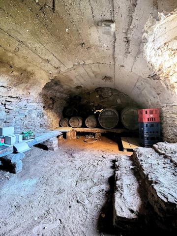 Corps de ferme en pierres à rénover