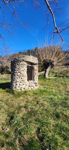 Corps de ferme en pierres à rénover