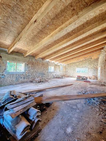 Corps de ferme en pierres à rénover