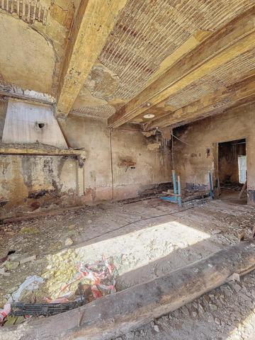 Corps de ferme en pierres à rénover