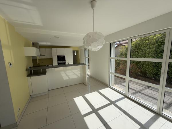 Maison
         5 pièces
        - 143 m² 340 000 €*