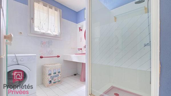 Maison familiale 115 m² avec piscine chauffée ? 3 chambres ? Double garage 100 m² ? Au calme