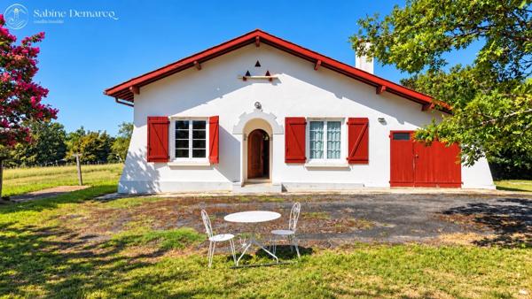 En EXCLUSIVITE à  BRISCOUS - Maison de plain-pied à rénover, vue dégagée sur les montagnes