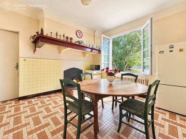 En EXCLUSIVITE à  BRISCOUS - Maison de plain-pied à rénover, vue dégagée sur les montagnes