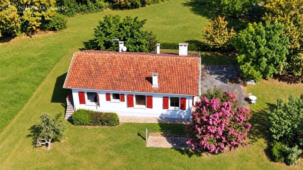En EXCLUSIVITE à  BRISCOUS - Maison de plain-pied à rénover, vue dégagée sur les montagnes
