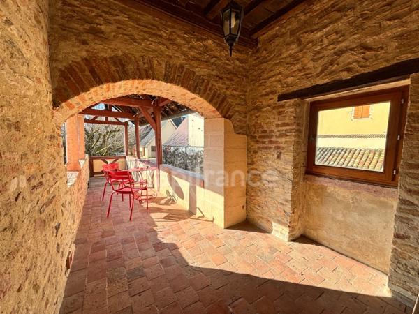 Maison à vendre 10 pièces - 300 m² - Terrain 1000m² - CUISERY (71) proche Tournus
