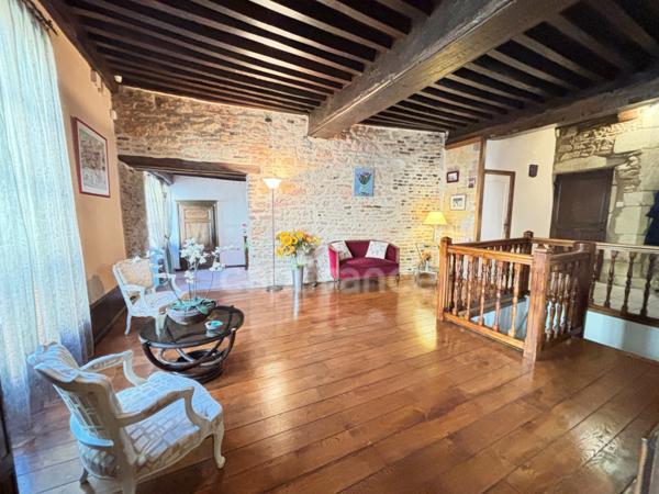 Maison à vendre 10 pièces - 300 m² - Terrain 1000m² - CUISERY (71) proche Tournus