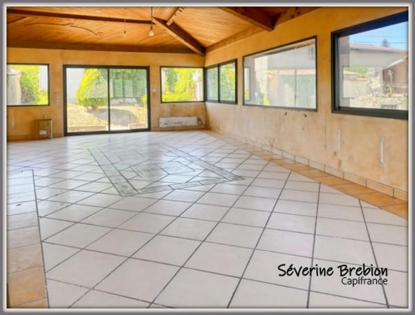 Maison spacieuse avec terrasse – Peschadoires, à 5 min de Thiers