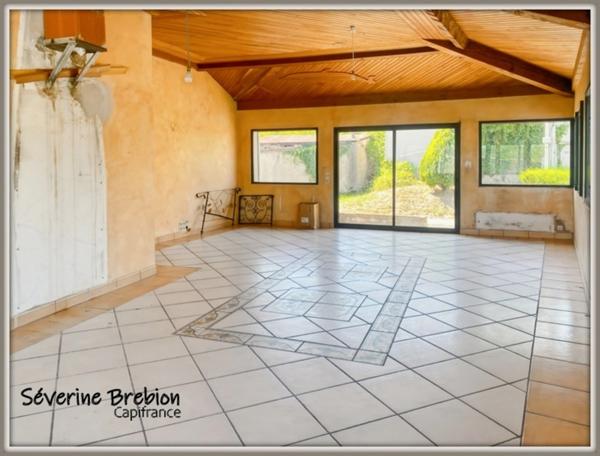 Maison spacieuse avec terrasse – Peschadoires, à 5 min de Thiers