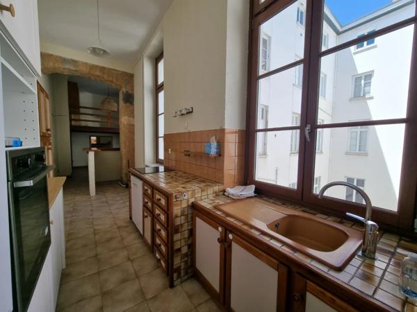 APPARTEMENT T3 A LOUER - LYON 2EME ARRONDISSEMENT Bellecour-Sala 66.69 m 2 1 250 € charges comprises par mois