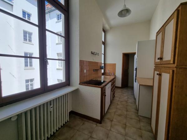 APPARTEMENT T3 A LOUER - LYON 2EME ARRONDISSEMENT Bellecour-Sala 66.69 m 2 1 250 € charges comprises par mois