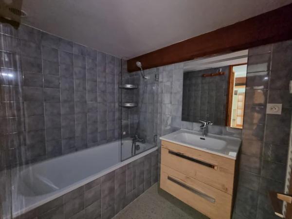 APPARTEMENT T3 A LOUER - LYON 2EME ARRONDISSEMENT Bellecour-Sala 66.69 m 2 1 250 € charges comprises par mois