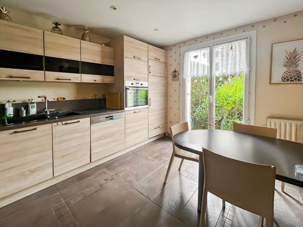Maison Vaureal 8 pièce(s) 150 m2