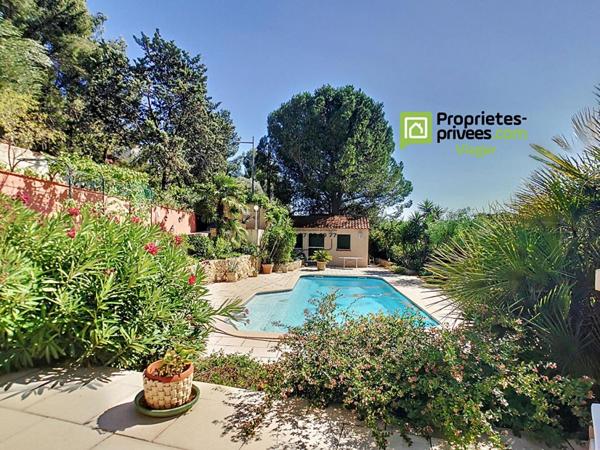 BANDOL (83150) - NUE PROPRIÉTÉ - ENSEMBLE IMMOBILIER AVEC TERRAIN ET PISCINE