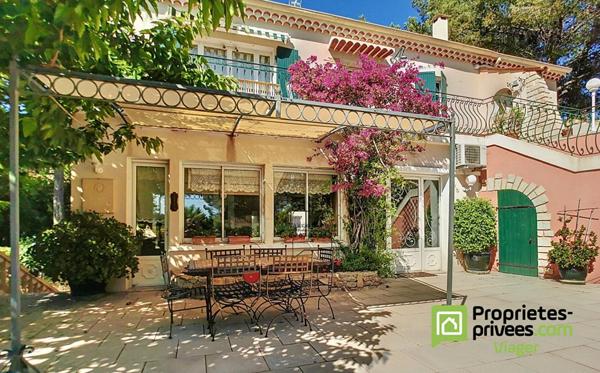 BANDOL (83150) - NUE PROPRIÉTÉ - ENSEMBLE IMMOBILIER AVEC TERRAIN ET PISCINE