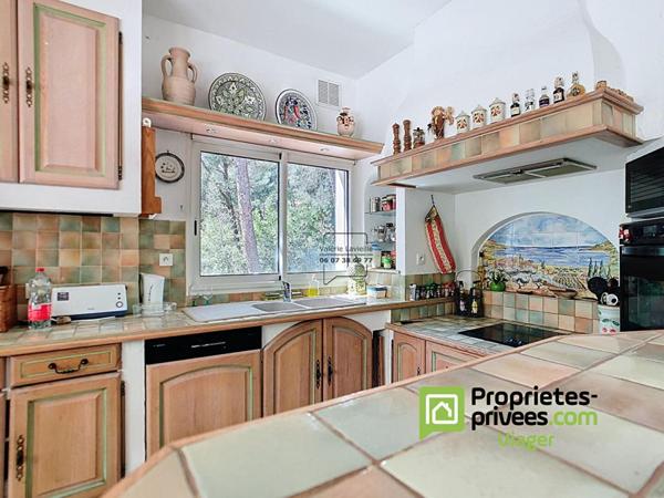 BANDOL (83150) - NUE PROPRIÉTÉ - ENSEMBLE IMMOBILIER AVEC TERRAIN ET PISCINE