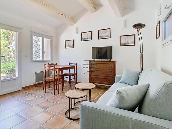 BANDOL (83150) - NUE PROPRIÉTÉ - ENSEMBLE IMMOBILIER AVEC TERRAIN ET PISCINE