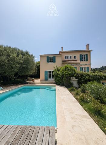 Villa
                                                                                                                                                                                                                                                                                                                        7 pièce(s)                                                                                                                                                                                                          4 chambre(s)                                                                                                                                                                                                          170  m²