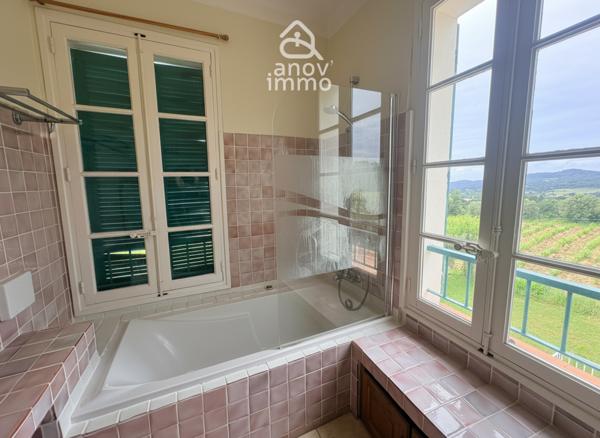 Villa
                                                                                                                                                                                                                                                                                                                        7 pièce(s)                                                                                                                                                                                                          4 chambre(s)                                                                                                                                                                                                          170  m²