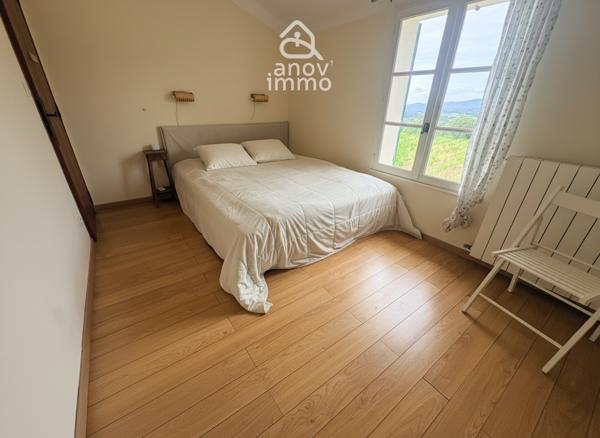 Villa
                                                                                                                                                                                                                                                                                                                        7 pièce(s)                                                                                                                                                                                                          4 chambre(s)                                                                                                                                                                                                          170  m²