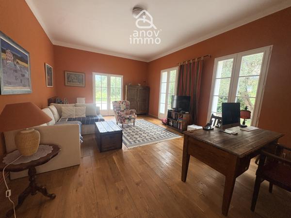 Villa
                                                                                                                                                                                                                                                                                                                        7 pièce(s)                                                                                                                                                                                                          4 chambre(s)                                                                                                                                                                                                          170  m²