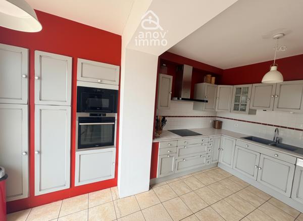 Villa
                                                                                                                                                                                                                                                                                                                        7 pièce(s)                                                                                                                                                                                                          4 chambre(s)                                                                                                                                                                                                          170  m²