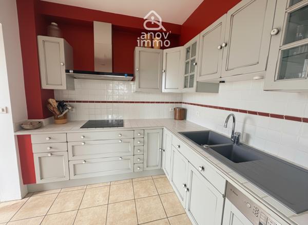 Villa
                                                                                                                                                                                                                                                                                                                        7 pièce(s)                                                                                                                                                                                                          4 chambre(s)                                                                                                                                                                                                          170  m²