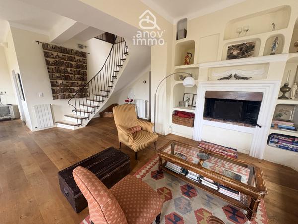 Villa
                                                                                                                                                                                                                                                                                                                        7 pièce(s)                                                                                                                                                                                                          4 chambre(s)                                                                                                                                                                                                          170  m²