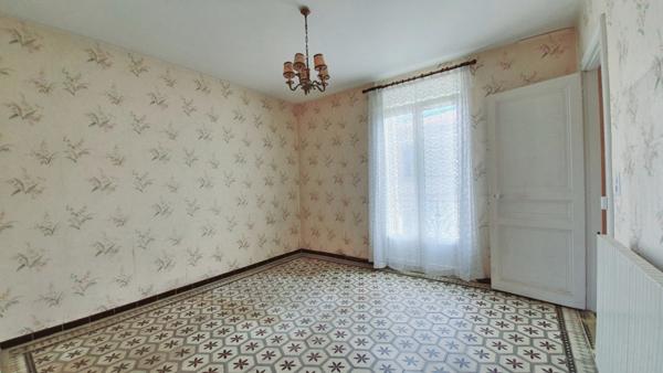 MAISON DE VILLE A RÉNOVER