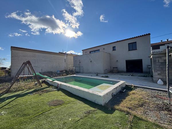 Proche CARCASSONNE, Maison de plain pied avec sous sol et piscine