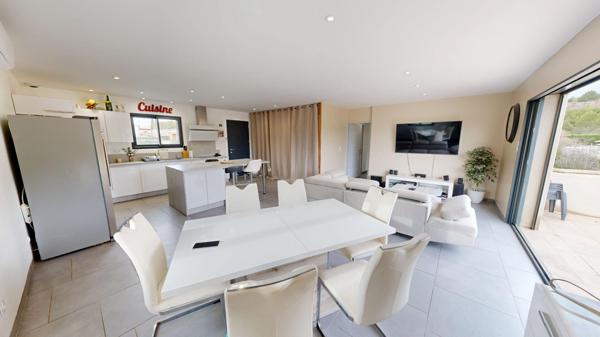 Proche CARCASSONNE, Maison de plain pied avec sous sol et piscine