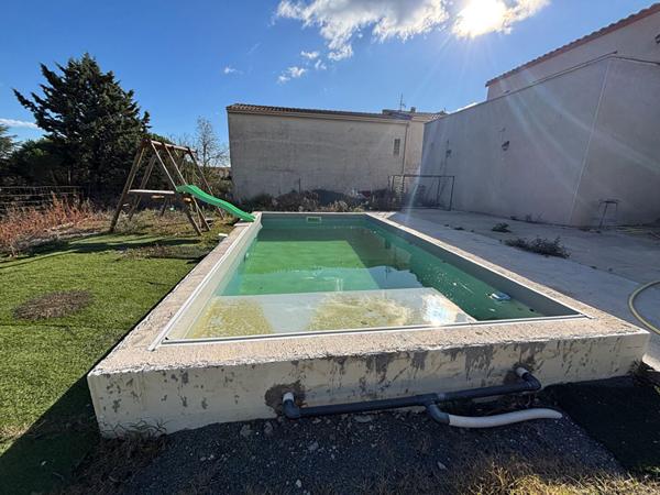 Proche CARCASSONNE, Maison de plain pied avec sous sol et piscine