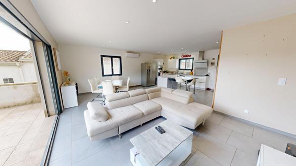 Proche CARCASSONNE, Maison de plain pied avec sous sol et piscine