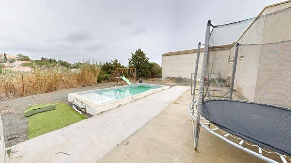 Proche CARCASSONNE, Maison de plain pied avec sous sol et piscine
