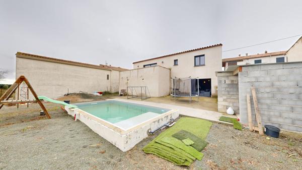Proche CARCASSONNE, Maison de plain pied avec sous sol et piscine