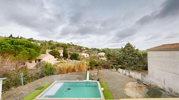 Proche CARCASSONNE, Maison de plain pied avec sous sol et piscine