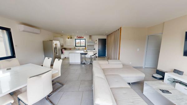 Proche CARCASSONNE, Maison de plain pied avec sous sol et piscine