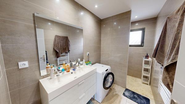 Proche CARCASSONNE, Maison de plain pied avec sous sol et piscine