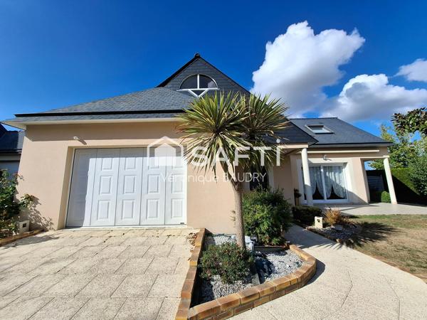 Maison 122 m² env- 3 chambres, bureau, garage double, sous sol.